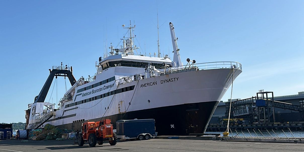 Marine welding on a vessel hull